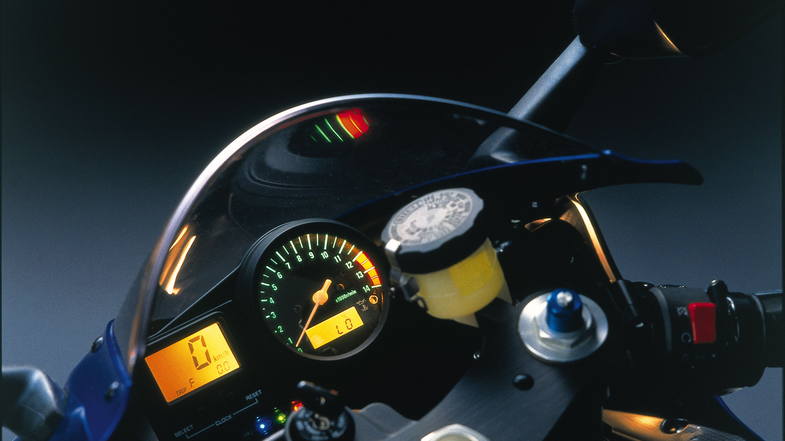 1998 Yamaha R1 cockpit