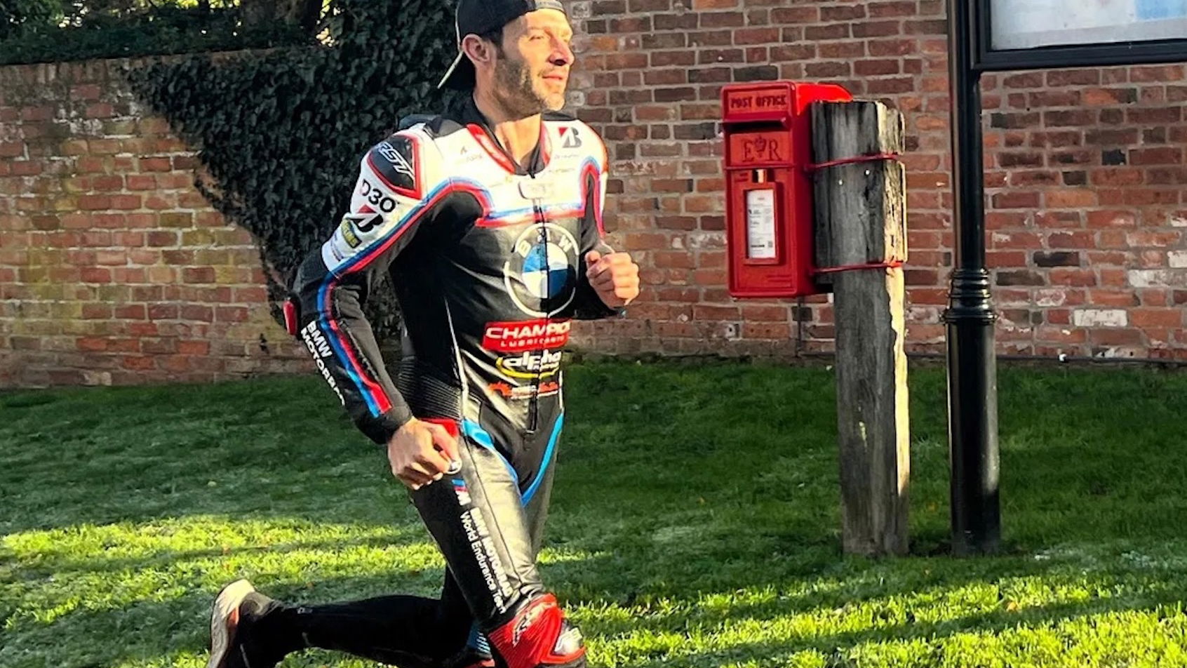 Sylvain Guintoli running for Luca in race leathers