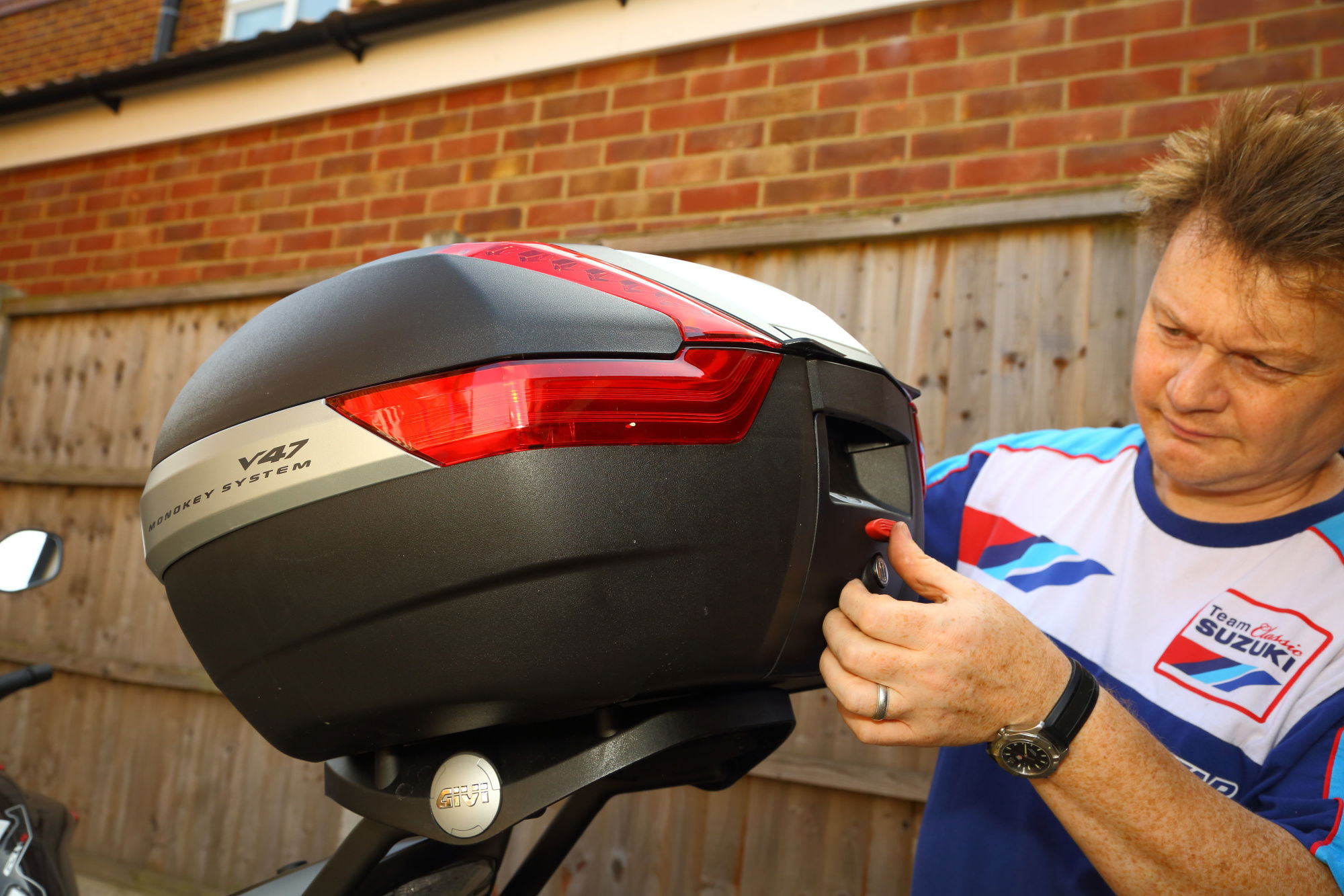 GSX-S750 Givi topbox fit