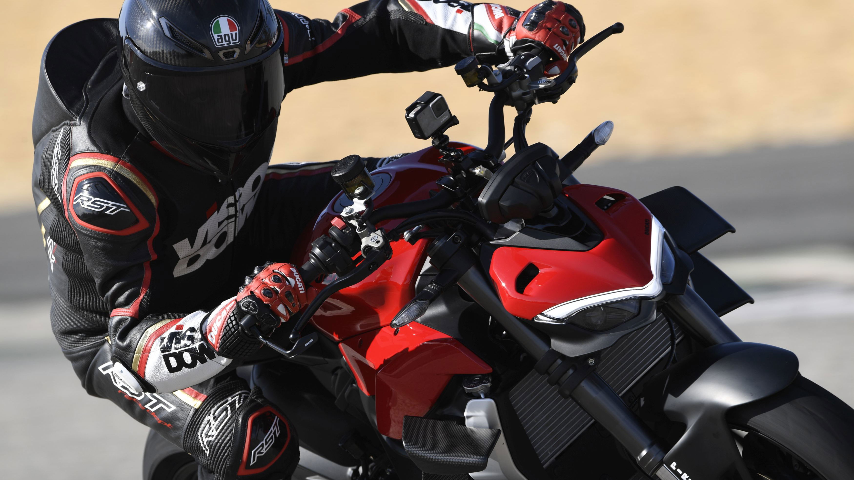 Streetfighter-V2-Visordown-review